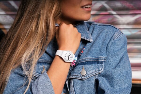 Orologio solo tempo Swatch Something White GW194 - immagine 3
