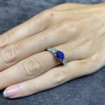 Anello Riviera Zaffiro Ovale Diamanti Crivelli - immagine 3