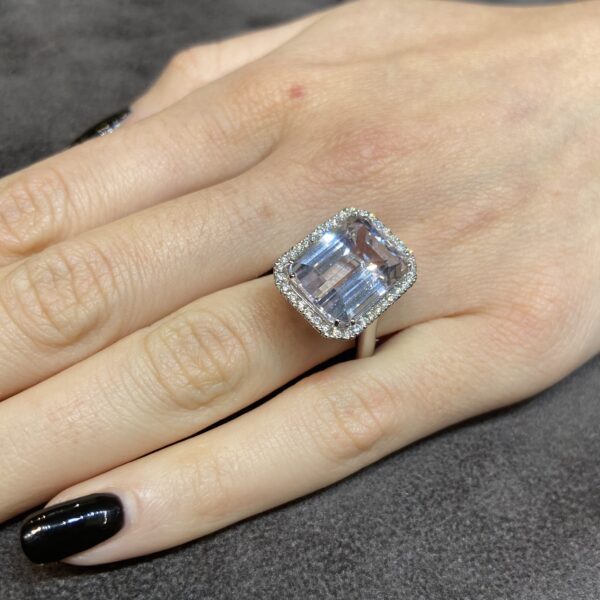 Anello Oro Bianco Kunzite Pavè Diamanti Crivelli - immagine 2