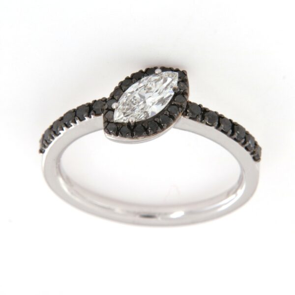 Anello Diamanti Bianchi Navette Neri Crivelli
