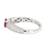 Anello Solitario Rubino Pavè Diamanti Crivelli - immagine 5