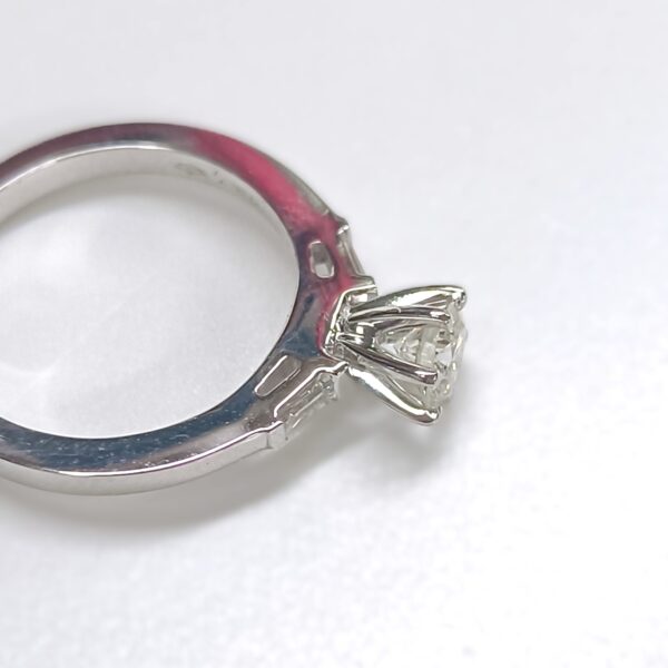 Anello oro bianco 18 kt solitario diamanti - immagine 4
