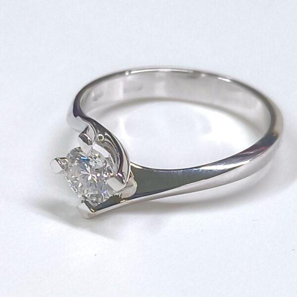 Anello oro bianco 18 kt  solitario
