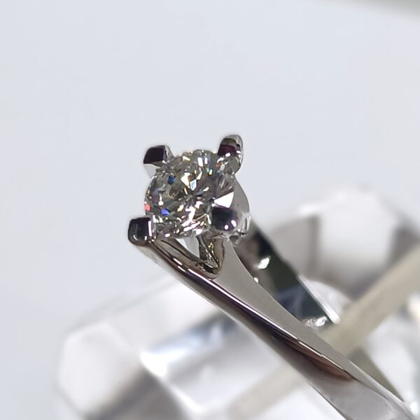 Anello oro bianco 18 kt  solitario - immagine 4