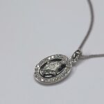 Collana oro bianco18 kt madonnina Crivelli con di