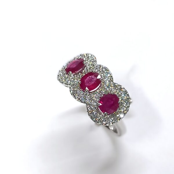 Anello oro bianco 18 kt Trilogy Rubini e Diamanti
