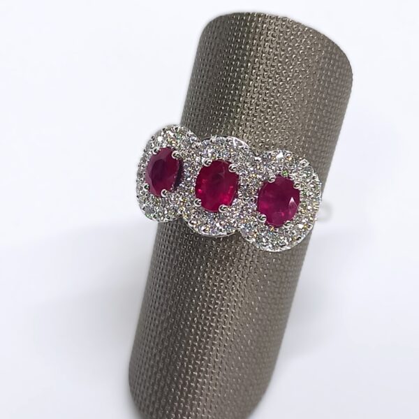 Anello oro bianco 18 kt Trilogy Rubini e Diamanti - immagine 2