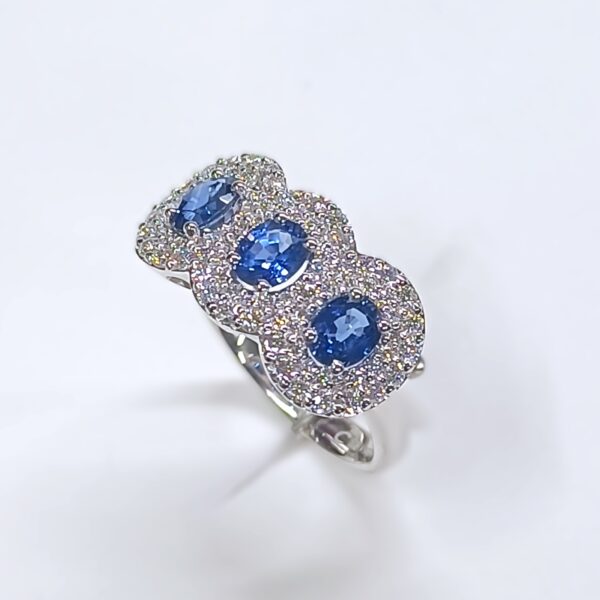 Anello oro bianco 18 kt Trilogy Zaffiri e Diamanti