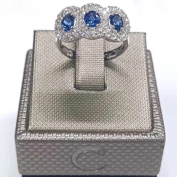 Anello oro bianco 18 kt Trilogy Zaffiri e Diamanti - immagine 5