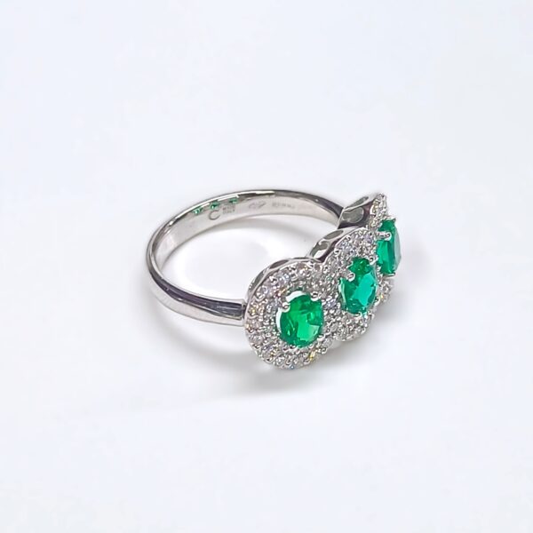 Anello oro bianco 18 kt Trilogy Smeraldi  Diamanti - immagine 4