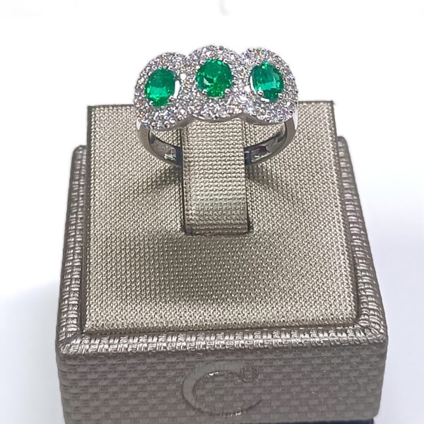 Anello oro bianco 18 kt Trilogy Smeraldi  Diamanti - immagine 5