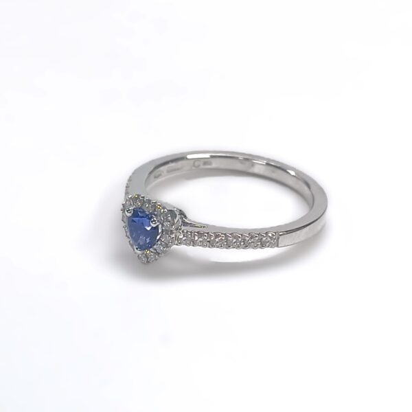 Anello oro bianco 18 kt Cuore Zaffiro blu Diamanti - immagine 2