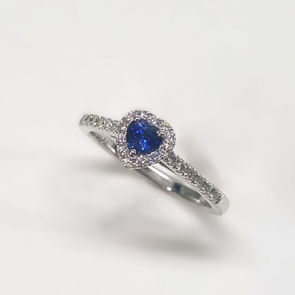Anello oro bianco 18 kt Cuore Zaffiro blu Diamanti - immagine 3